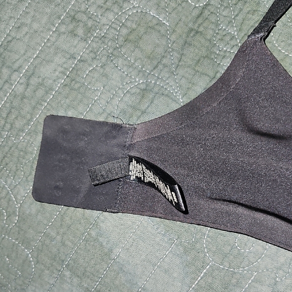 Skims Black Bra - Picture 7 of 11